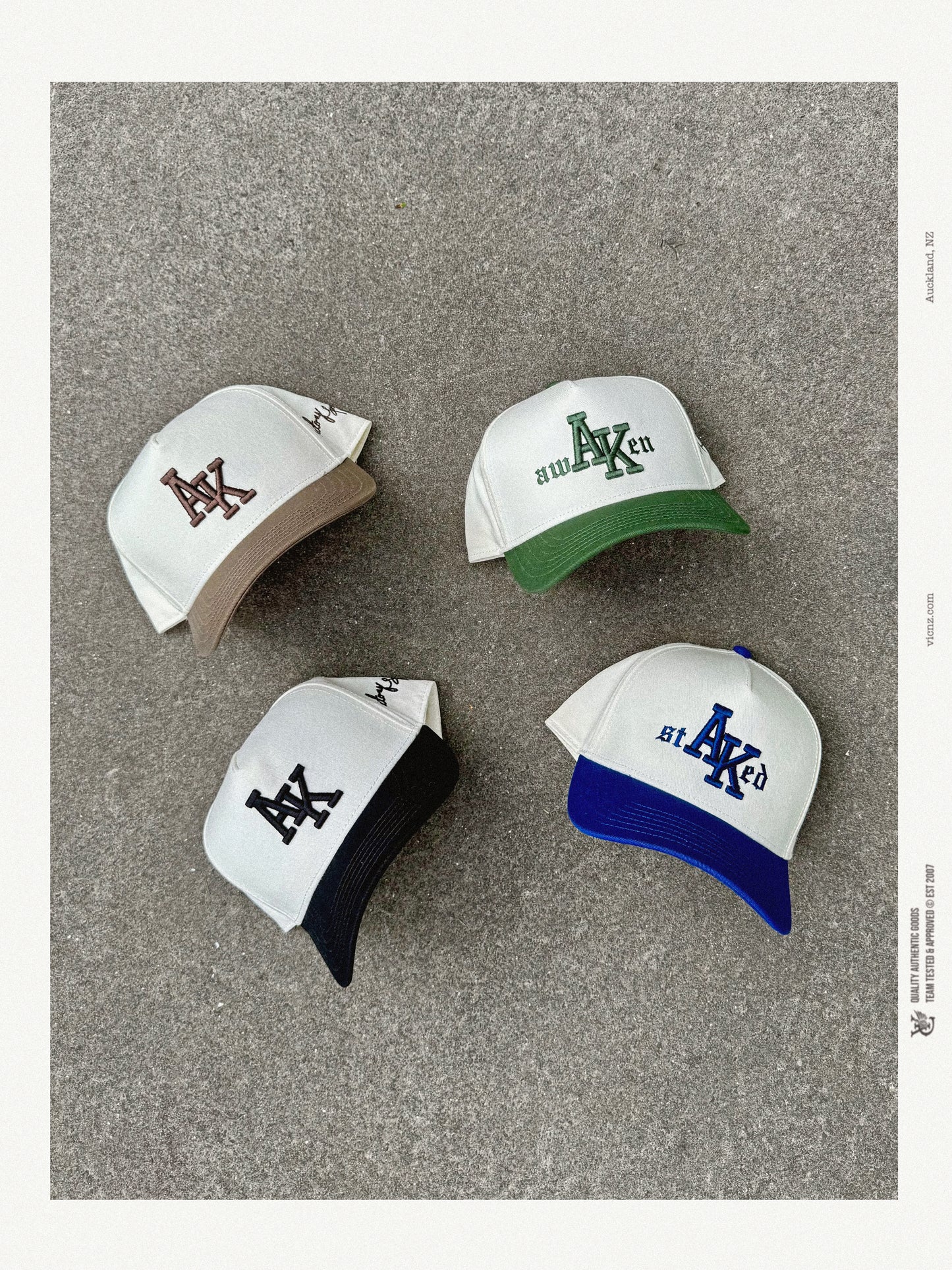 AUCKLAND A-FRAME SNAPBACK!
Made from 100% cotton, this cap features a structured pinch crown, a pre-curved brim, and an embroidered logo for a bold yet comfortable fit. The A-Frame design offers a snug, deeper profile with a stylishly curved brim and a slightly higher crown. Finished with an adjustable snapback closure, it’s the perfect all-rounder for any occasion.