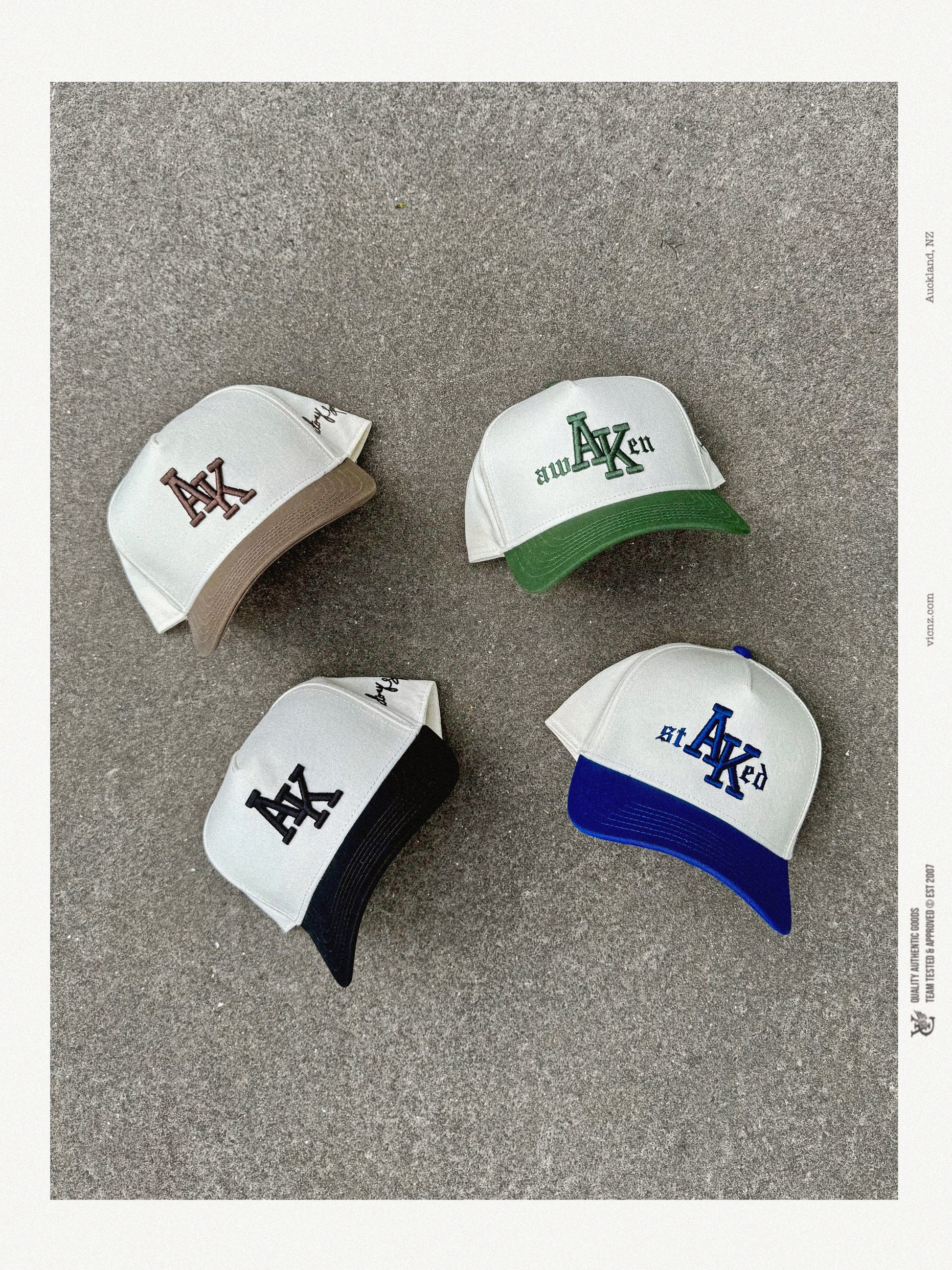 AUCKLAND A-FRAME SNAPBACK!
Made from 100% cotton, this cap features a structured pinch crown, a pre-curved brim, and an embroidered logo for a bold yet comfortable fit. The A-Frame design offers a snug, deeper profile with a stylishly curved brim and a slightly higher crown. Finished with an adjustable snapback closure, it’s the perfect all-rounder for any occasion.