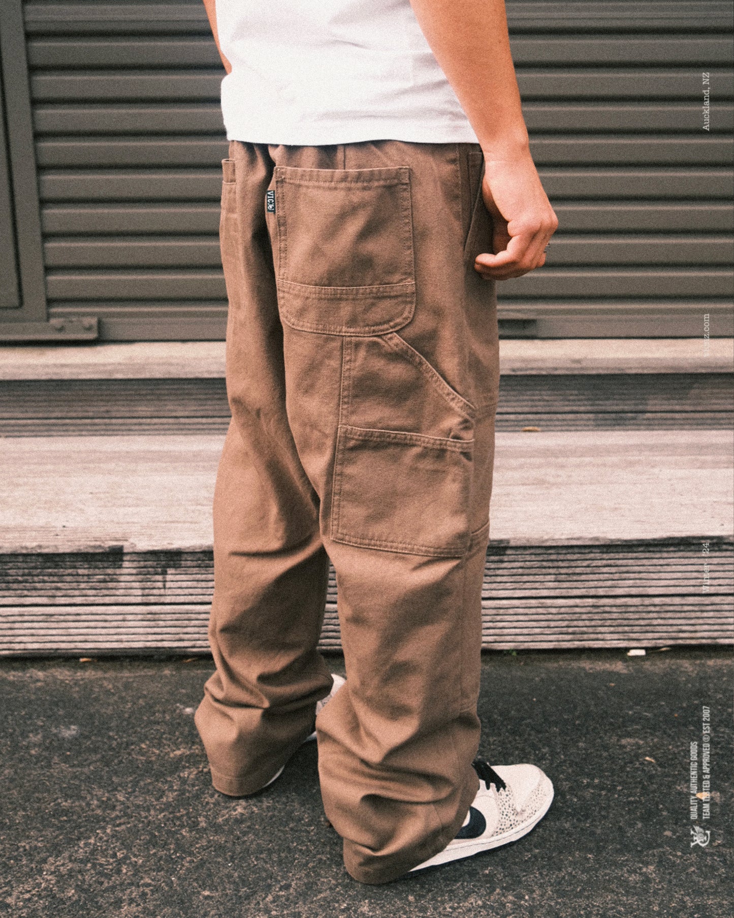 Designed for durability and style, these heavyweight 365 gsm cotton canvas pants offer a regular fit with reinforced double-layer front panels, multiple pockets, a YKK zip fly, and an elastic back waistband for comfort.
