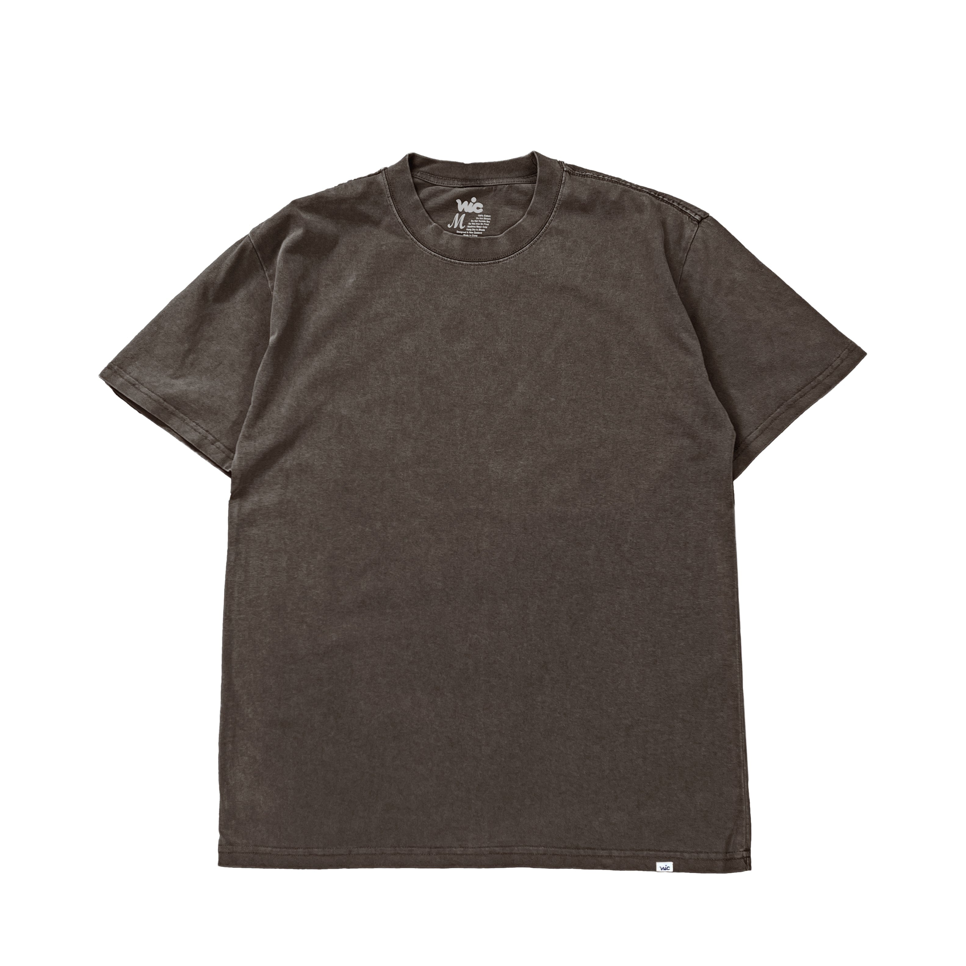 inspired by the oversized warm-up sweaters and T-Shirts from the 90s, The Box Fit Tee is an essential the offers a wider, baggier fit, and cut from 100% smooth cotton jersey for that premium quality feel. As this silhouette is very oversized and loose-fitting, we recommend sizing down to achieve the perfect Box Fit style. Faded Brown, garment dyed.