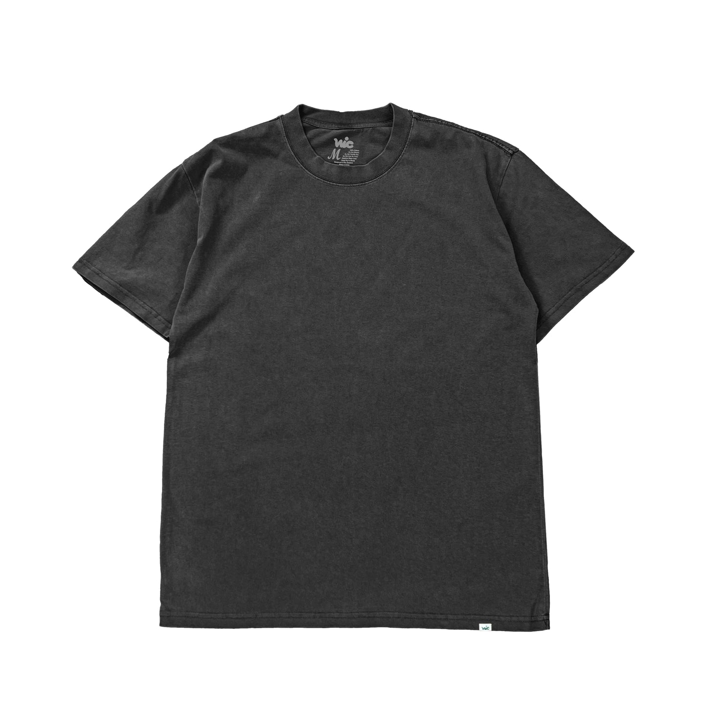 inspired by the oversized warm-up sweaters and T-Shirts from the 90s, The Box Fit Tee is an essential the offers a wider, baggier fit, and cut from 100% smooth cotton jersey for that premium quality feel. As this silhouette is very oversized and loose-fitting, we recommend sizing down to achieve the perfect Box Fit style. garment dyed.