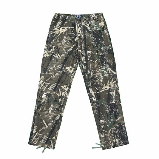 Realtree Camo Cargo Pant - Vintage Streetwear Military Army Style  Elevate your streetwear with our Realtree Camo Cargo Pants. These vintage-style pants feature a relaxed fit, low waist, and are made from 100% cotton. They offer extra durability with a double-layer knee, slightly tapered leg, and drawstring cuffs. Perfect for urban adventurers and military enthusiasts, these camo pants blend style and functionality seamlessly.