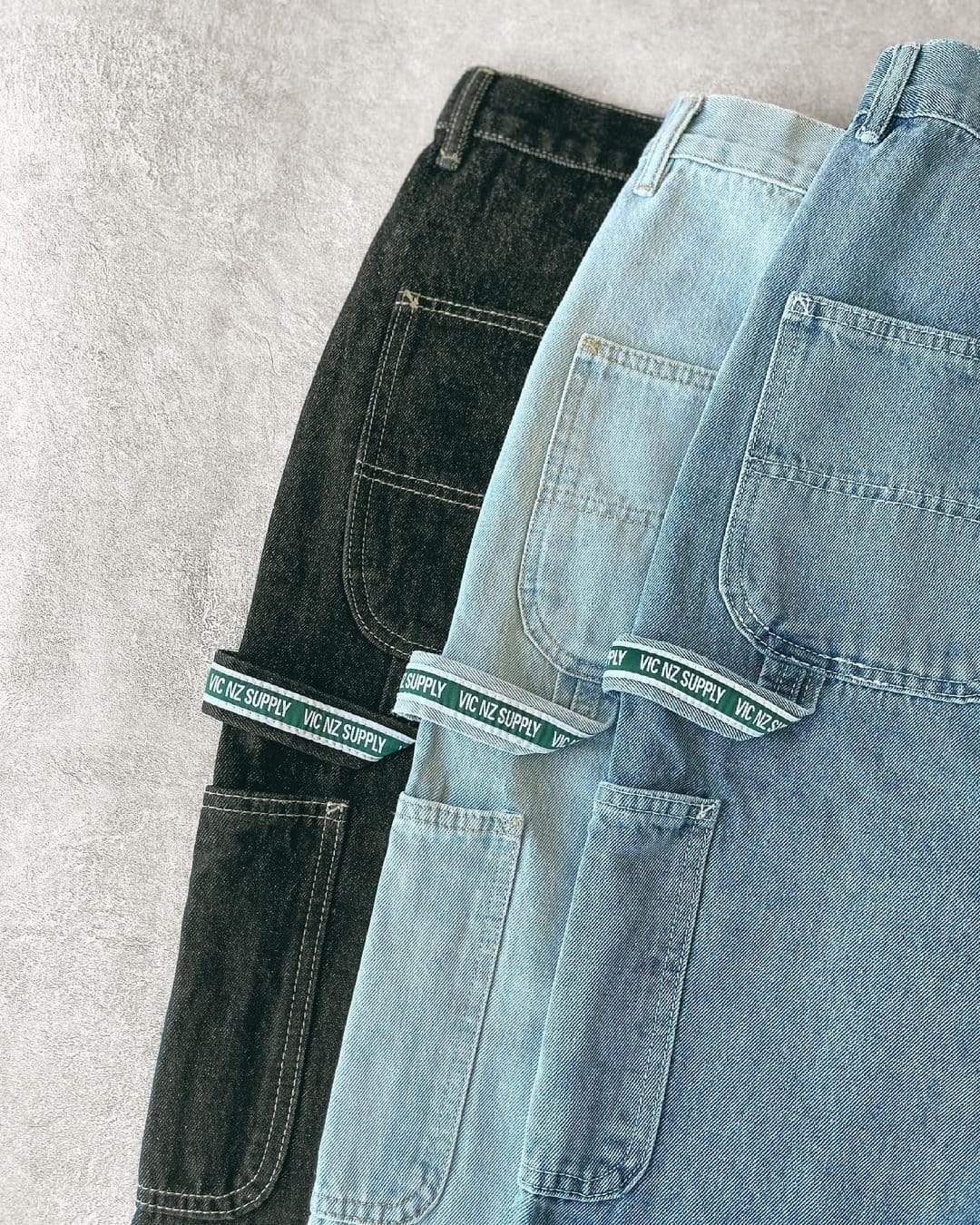 Premium quality carpenter jeans by New Zealand skate and streetwear clothing label VIC Apparel. Ultra baggy fit. Featuring utility pockets, a traditional hammer loop, and triple needle contrast stitching with the blue woven VIC patch on the hammer loop. 90s Classic vintage workwear work pant style.